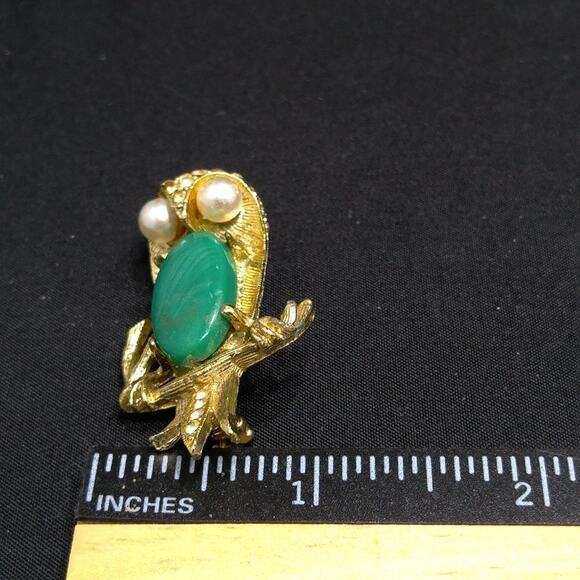 Vintage Owl Brooch, Green Lucite Body Clear Rhinestones, Mid-Century, Faux Pearl - Picture 8 of 10